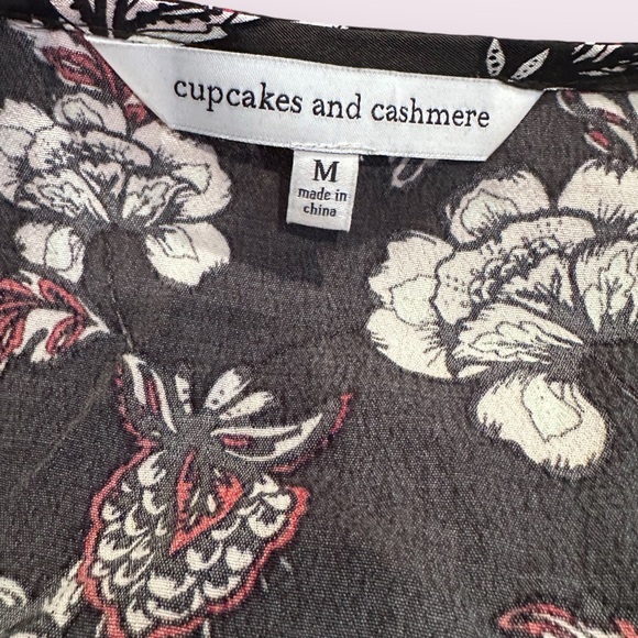 Women's cupcakes & cashmere Dark Gray Floral Blouse Tie And Sleeve Detail Medium - Picture 8 of 15